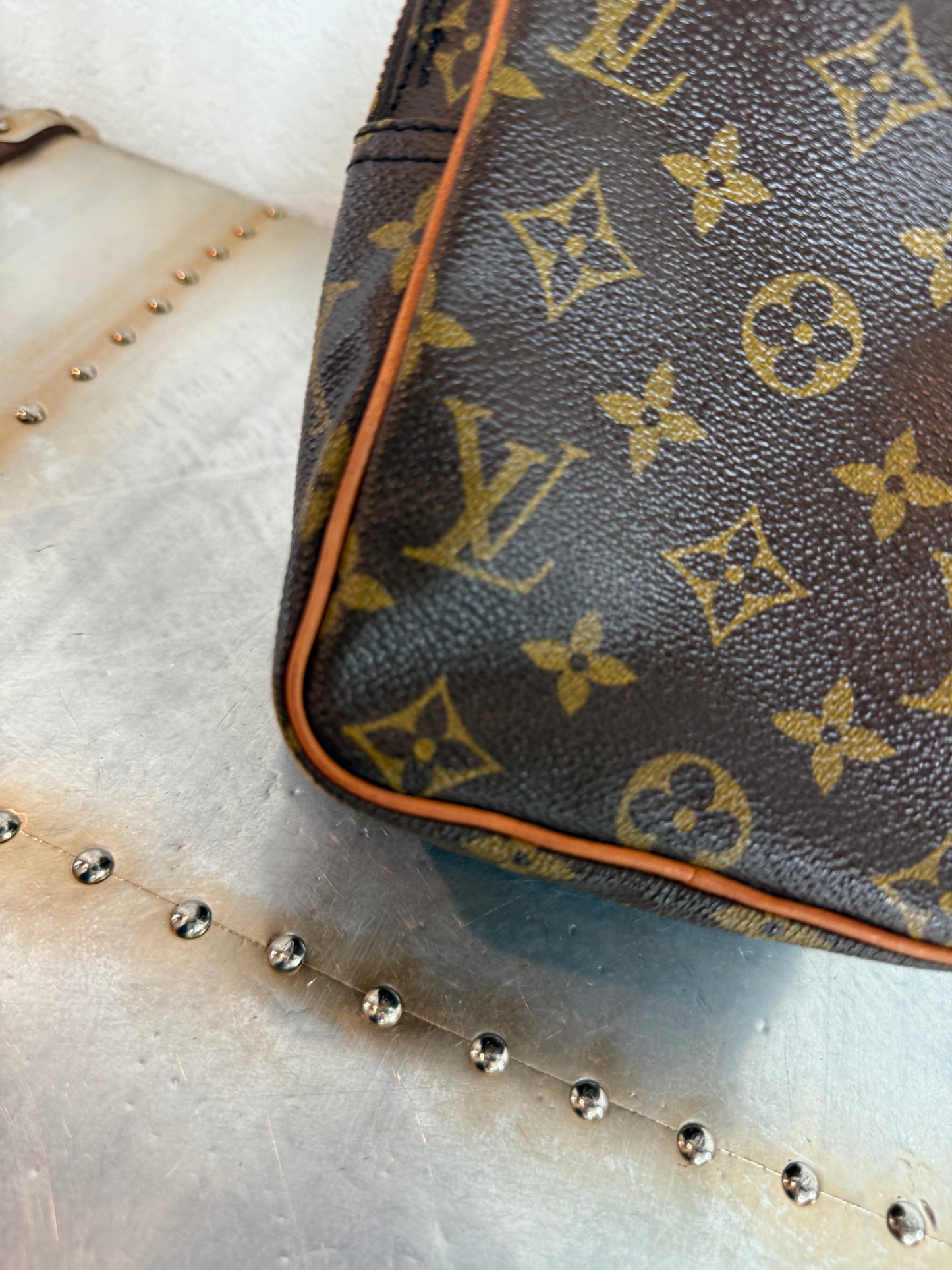 Pre-owned Louis Vuitton Mini Amazon Monogram Crossbody Bag