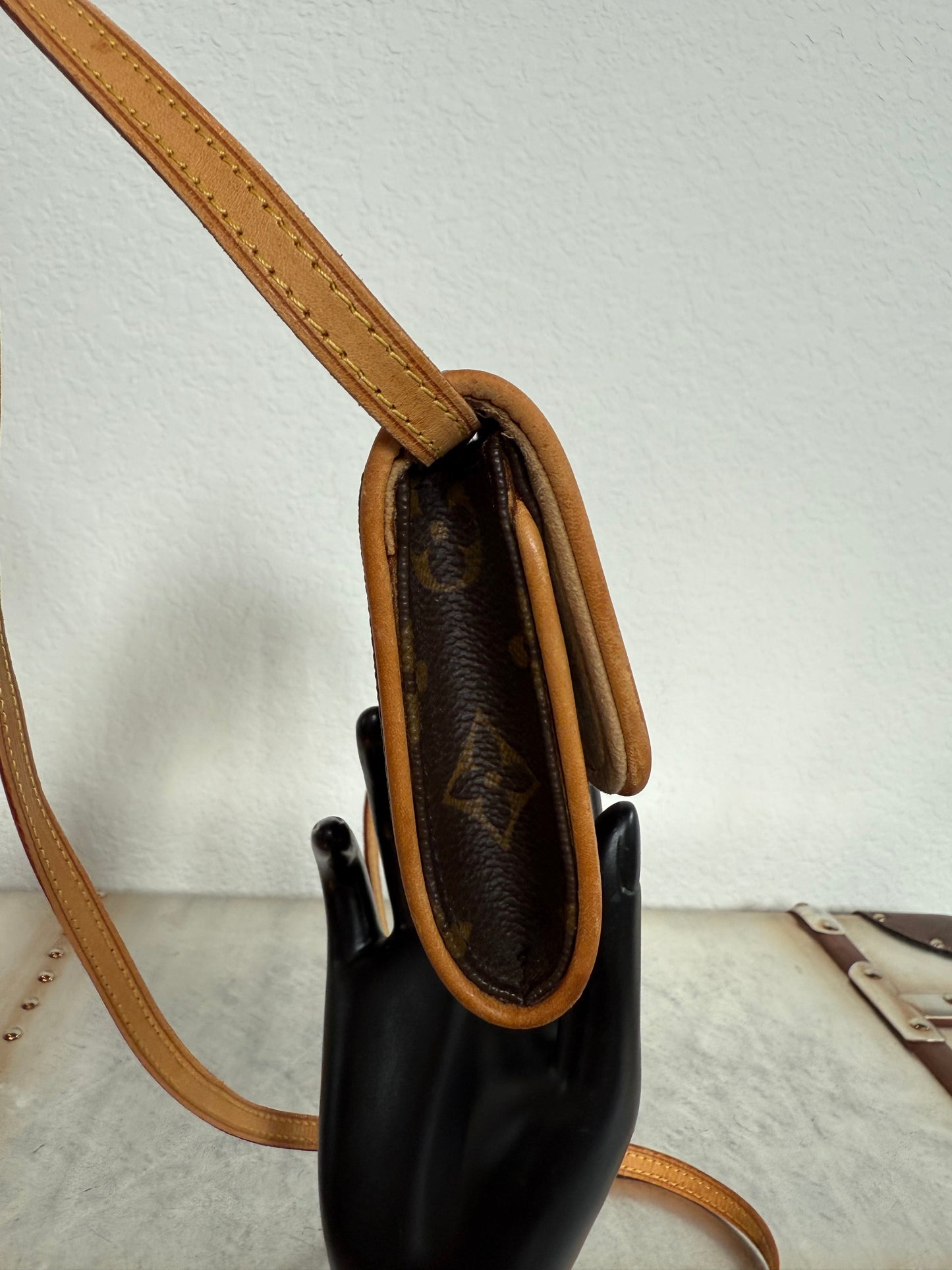 Pre-owned Authentic Louis Vuitton Pochette Twin MM Monogram Shoulder Bag