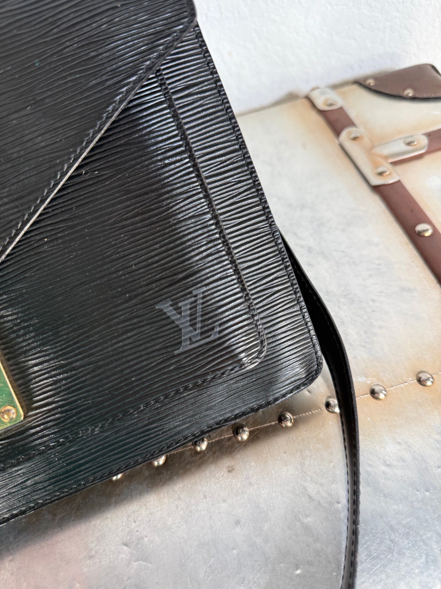 Pre-owned Authentic Louis Vuitton Monceau Epi Black Shoulder / Crossbody Bag