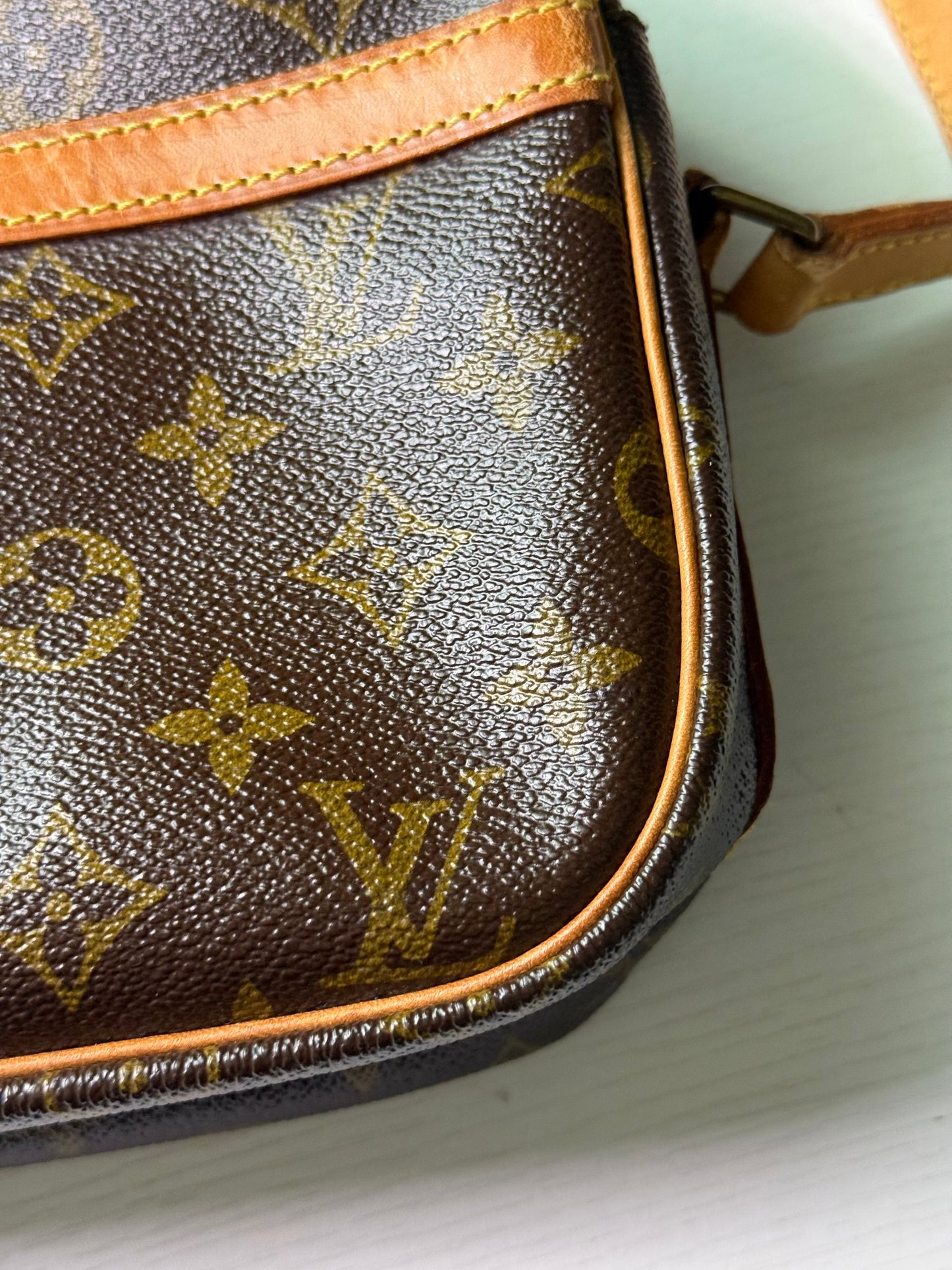Pre-owned Authentic Louis Vuitton Senlis Monogram Crossbody /Shoulder Bag