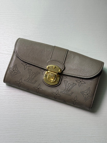 Pre-owned Authentic Louis Vuitton Mahina Amelia long Wallet