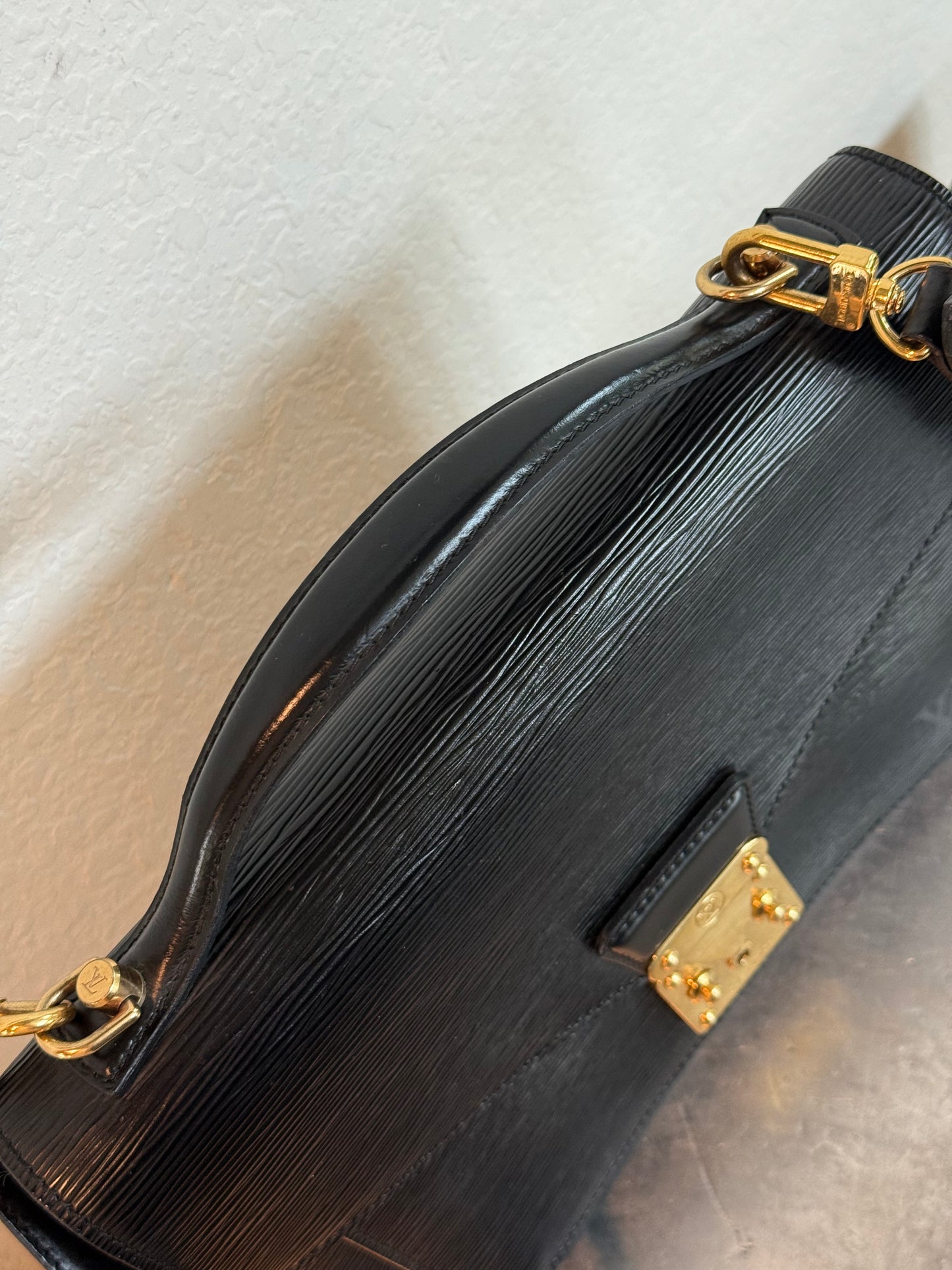 Pre-owned Authentic Louis Vuitton Monceau 28 Epi Black Shoulder / Crossbody Bag