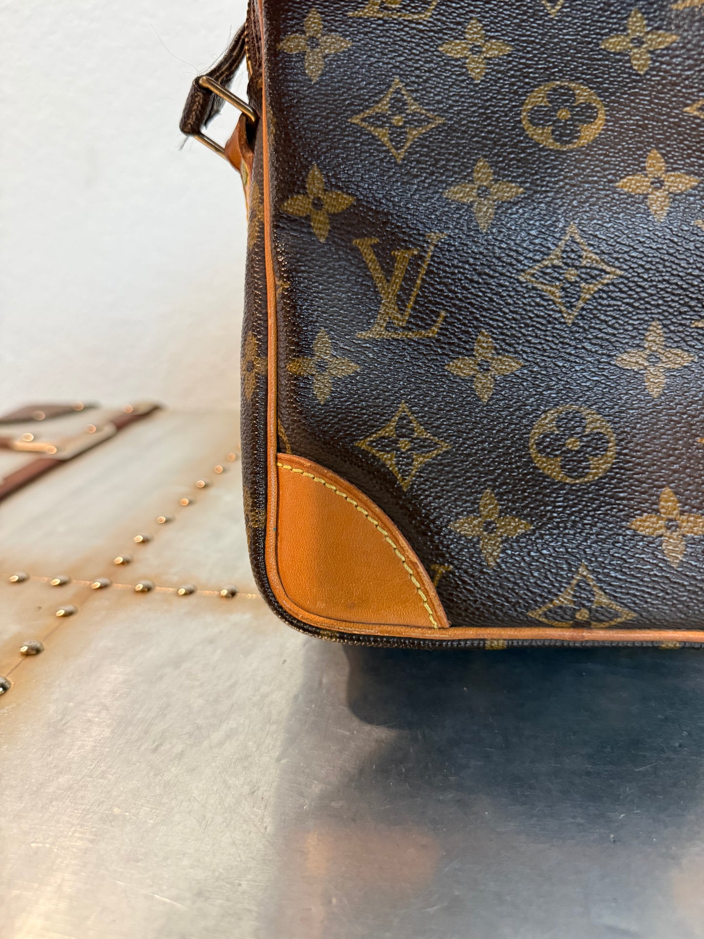 Pre-owned Authentic Louis Vuitton Amazon Monogram Crossbody Bag