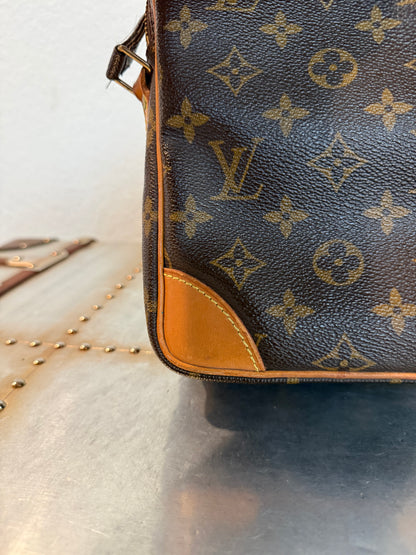 Pre-owned Authentic Louis Vuitton Amazon Monogram Crossbody Bag