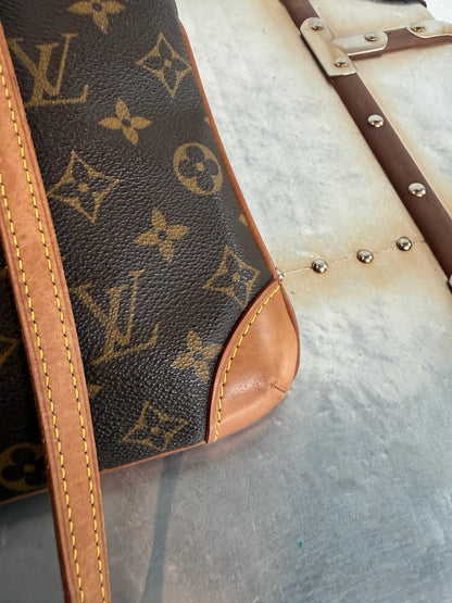 Pre-owned Authentic Louis Vuitton Sac Coussin GM Monogram Shoulder Bag