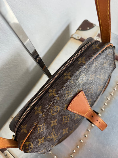 Pre-owned Authentic Louis Vuitton Jeune Fille GM Monogram Crossbody Bag