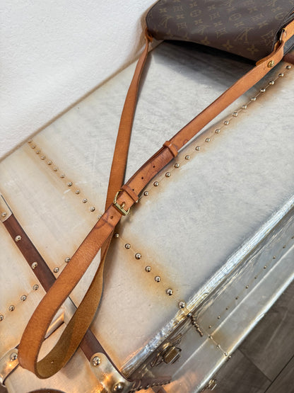 Pre-owned Louis Vuitton Cartouchiere GM Monogram Shoulder / Crossbody Bag