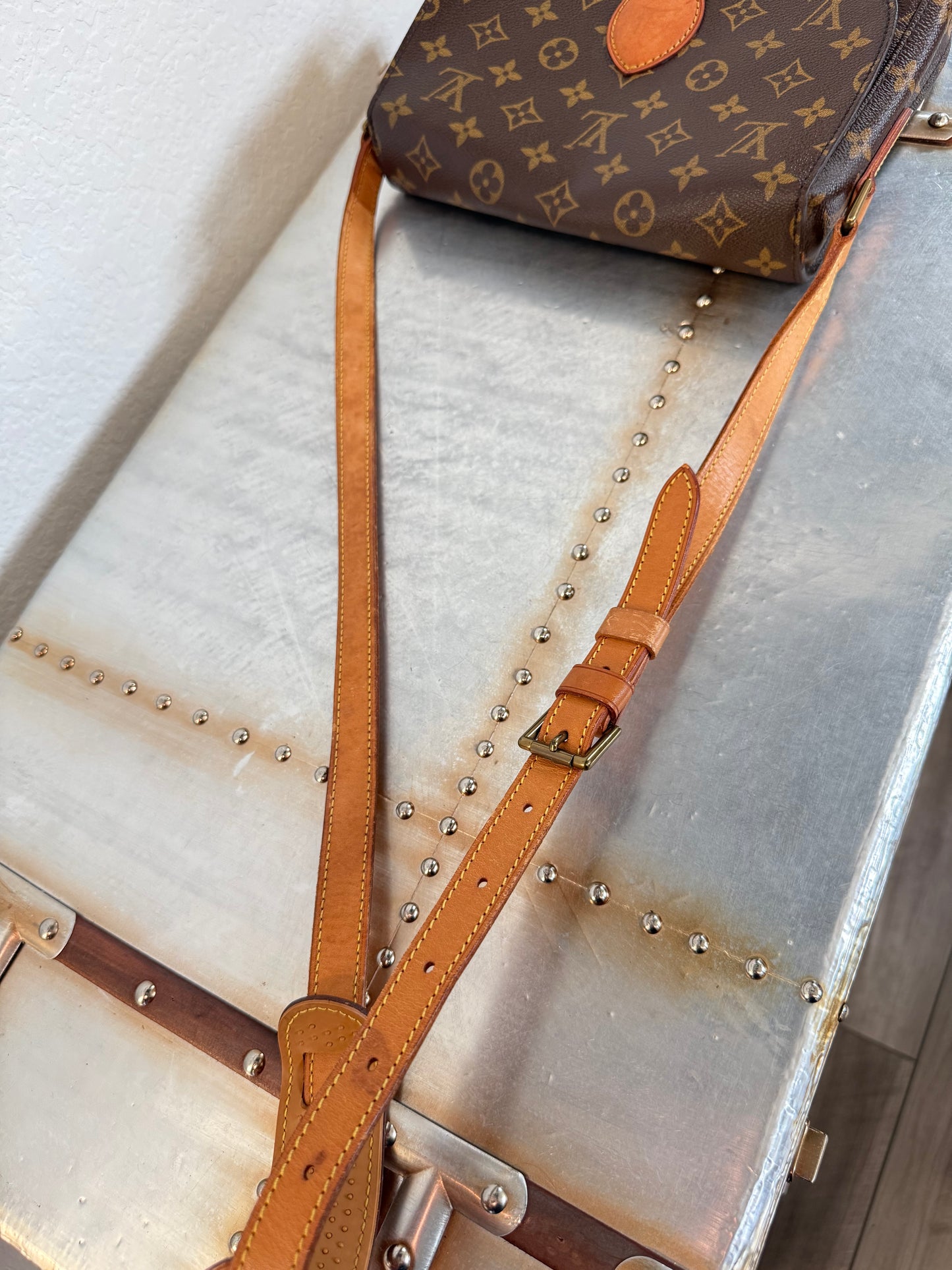 Pre-owned Authentic Louis Vuitton Saint Cloud GM Monogram Crossbody Bag