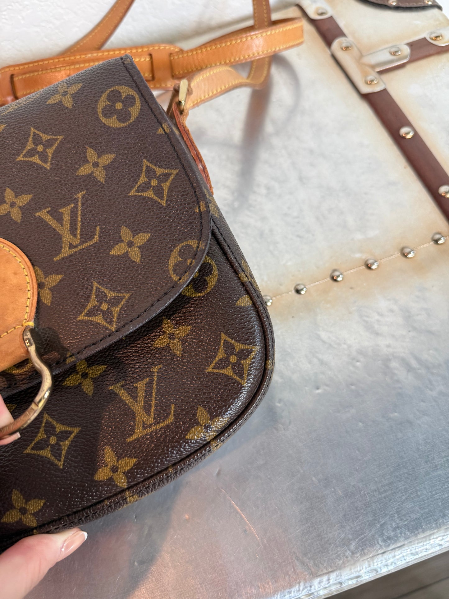 Pre-owned Authentic Louis Vuitton Saint Cloud MM Monogram Crossbody Bag