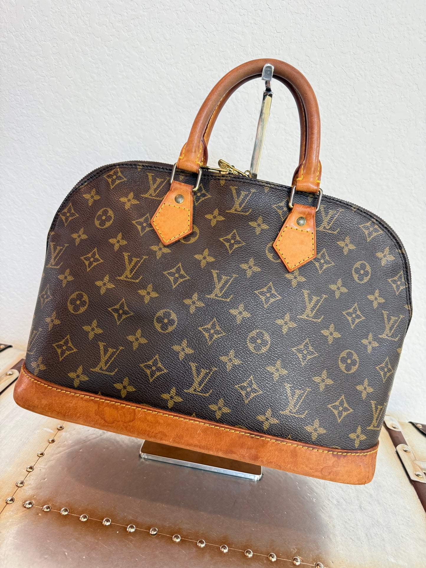 Pre-owned Authentic Louis Vuitton Alma PM Monogram Handbag