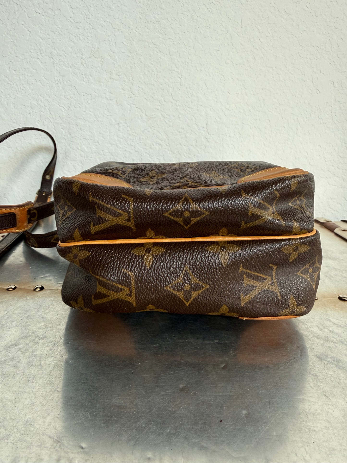 Pre-owned Authentic Louis Vuitton Amazon Monogram Crossbody Bag