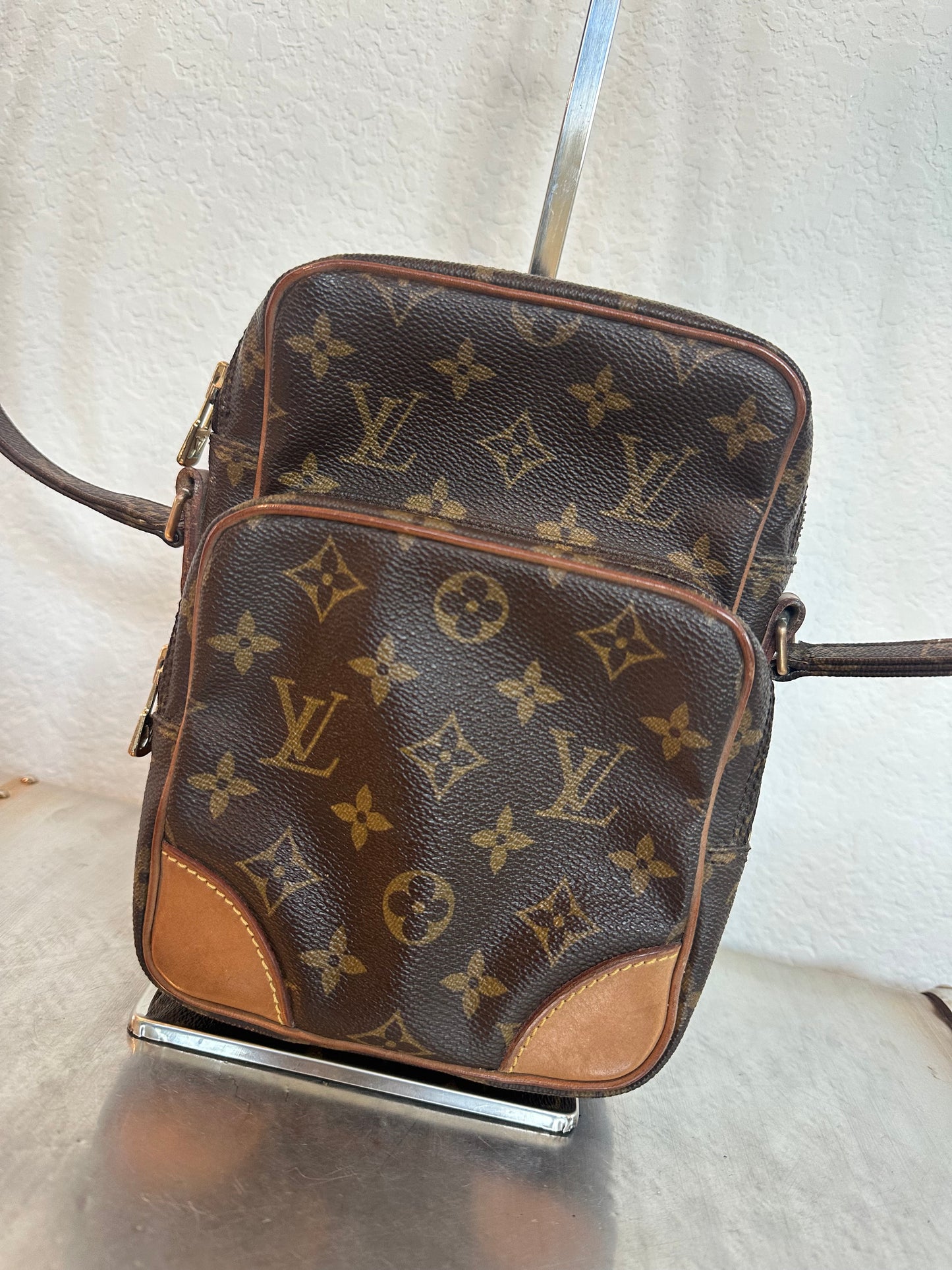 Pre-owned Authentic Louis Vuitton Amazon Monogram Crossbody Bag