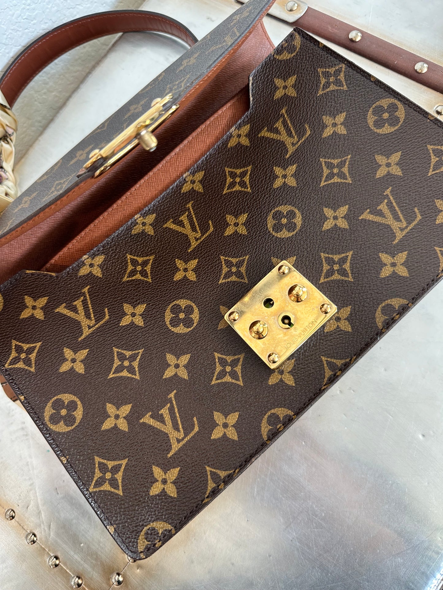 Pre-owned Authentic Louis Vuitton Concorde Monogram Handbag