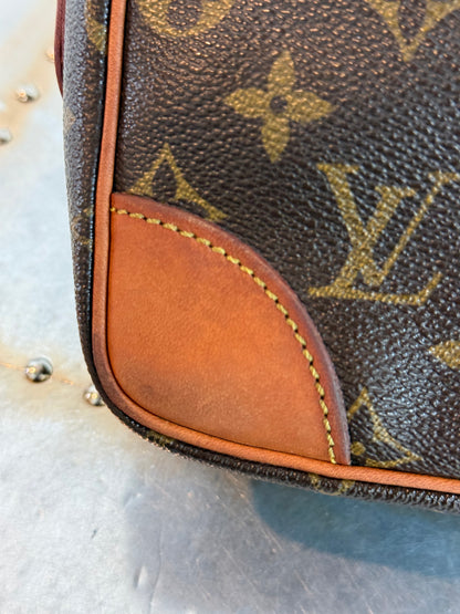 Pre-owned Authentic Louis Vuitton Trocadero 27 Monogram Crossbody Bag