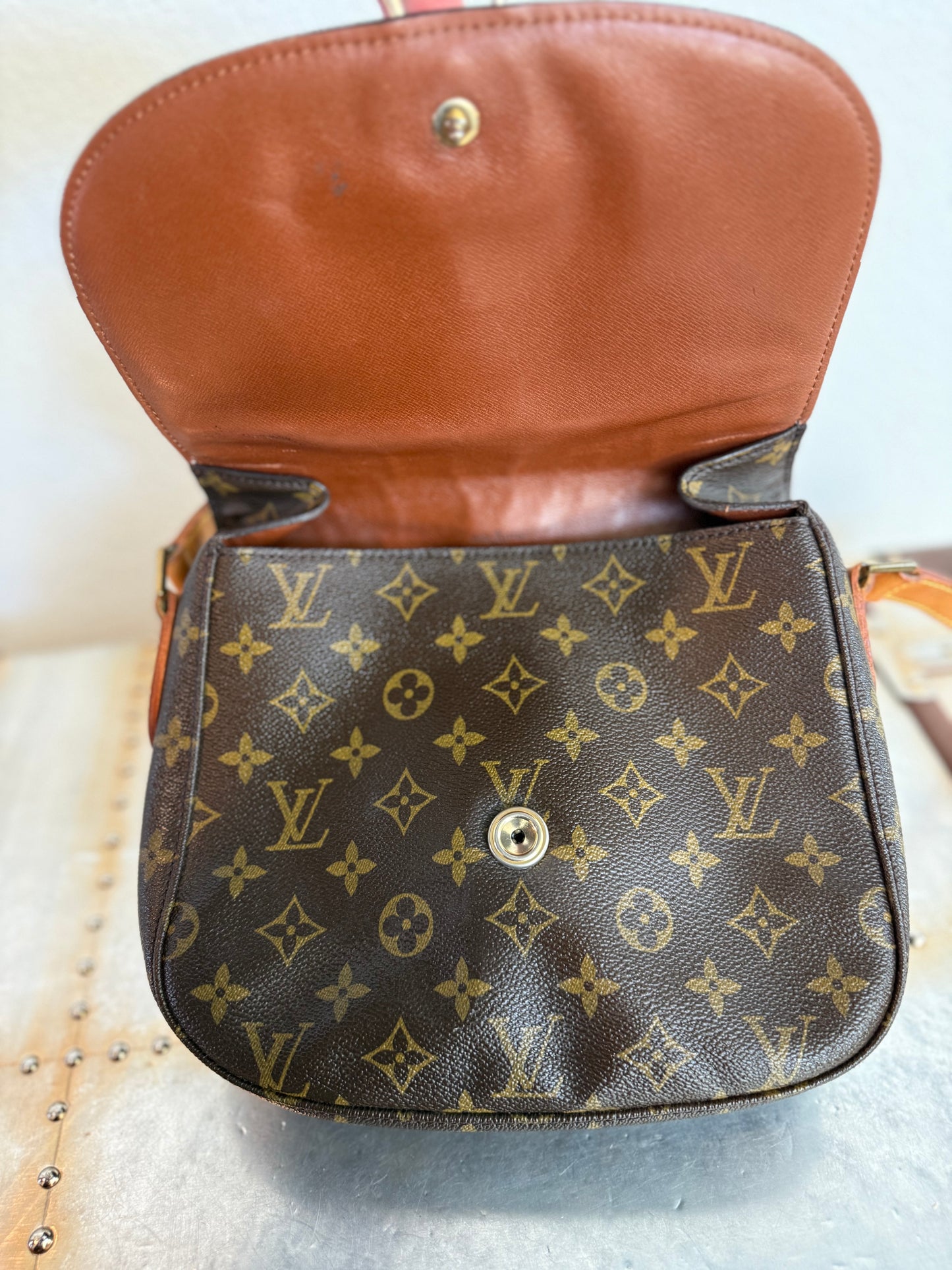 Pre-owned Authentic Louis Vuitton Saint Cloud GM Monogram Crossbody Bag