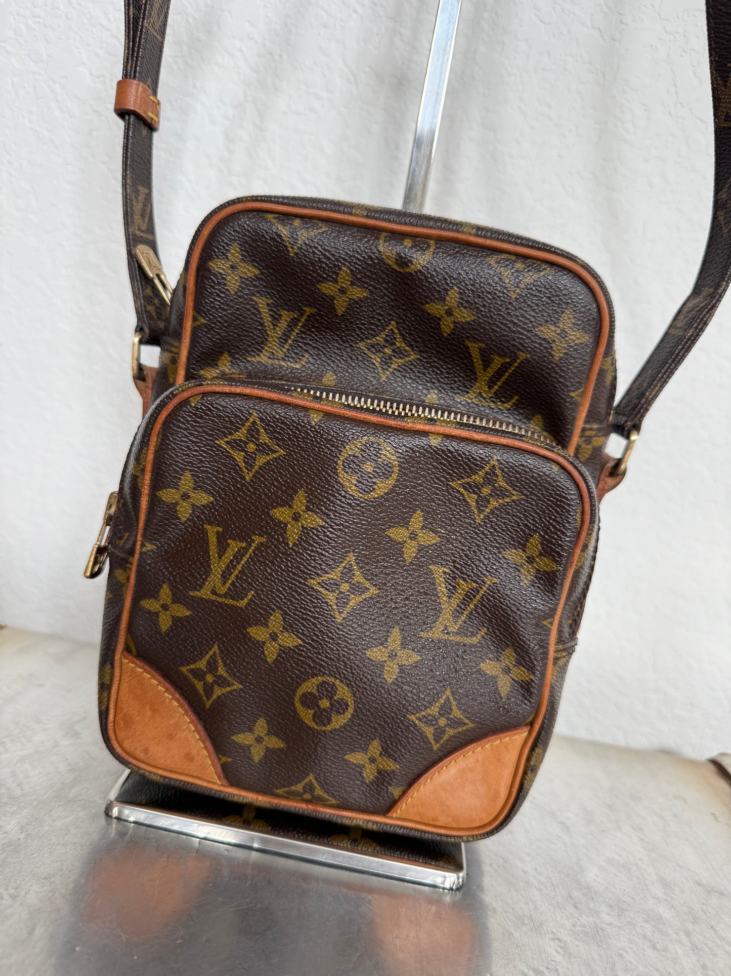 Pre-owned Authentic Louis Vuitton Amazon Monogram Crossbody Bag