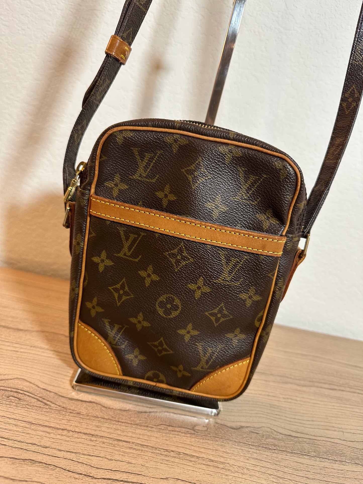 Pre-owned Authentic Louis Vuitton Danube Monogram Crossbody Bag