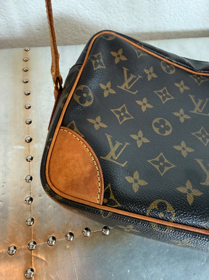 Pre-owned Authentic Louis Vuitton Trocadero 27 Monogram Crossbody Bag