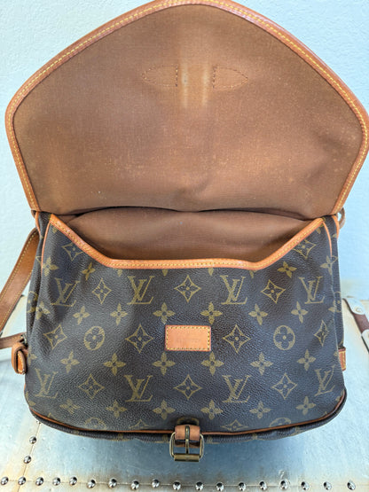 Pre-owned Authentic Louis Vuitton Saumur 30 Monogram Crossbody Bag