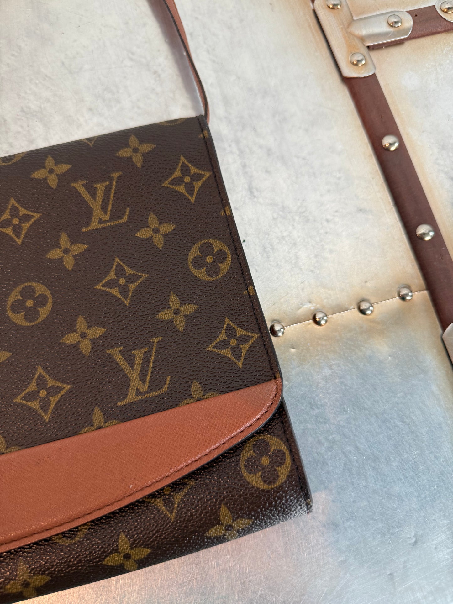 Pre-owned Authentic Louis Vuitton Bordeaux 27 2-Way Clutch / Shoulder Bag