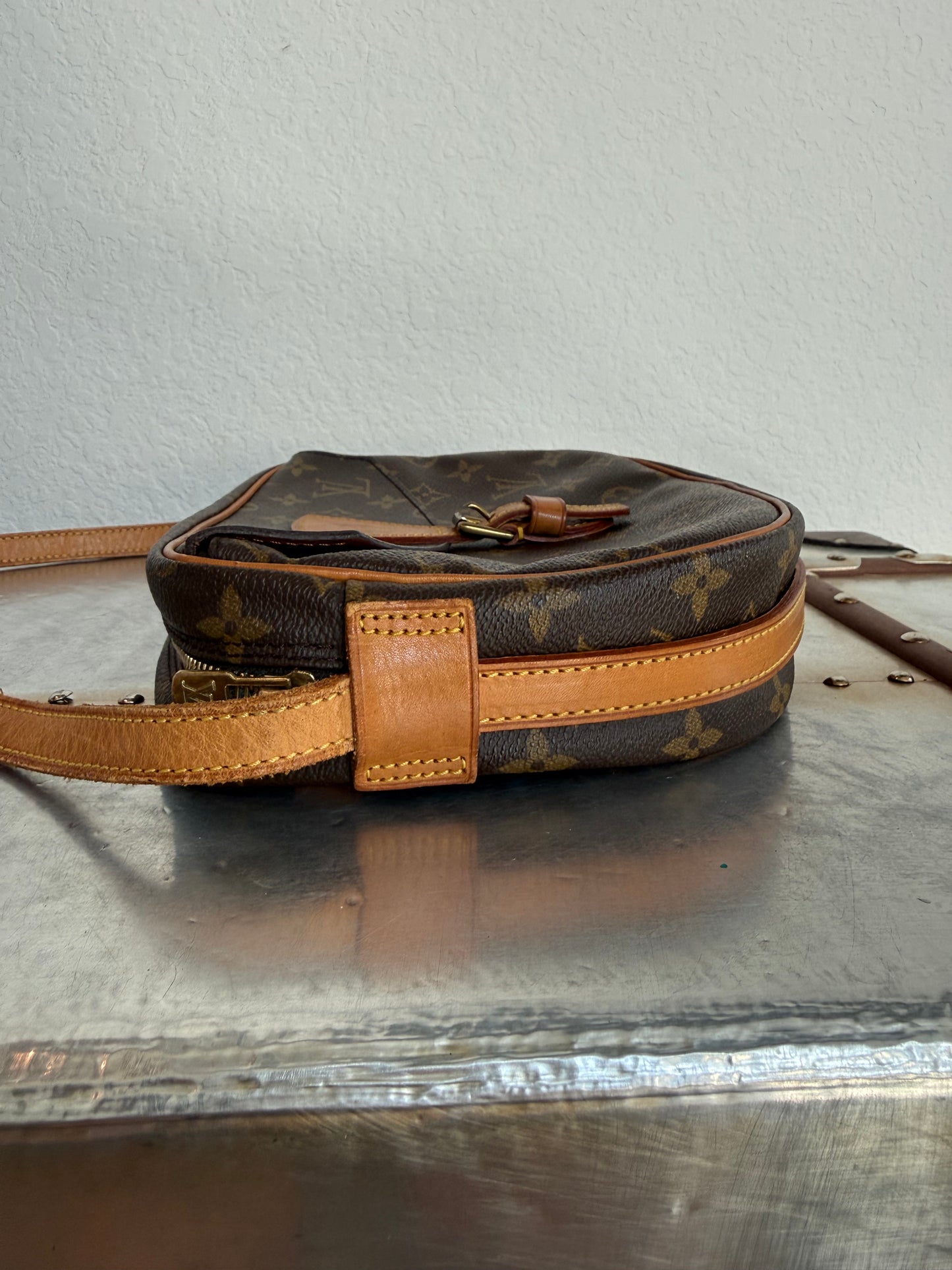 Pre-owned Authentic Louis Vuitton Jeune Fille MM Monogram Crossbody Bag