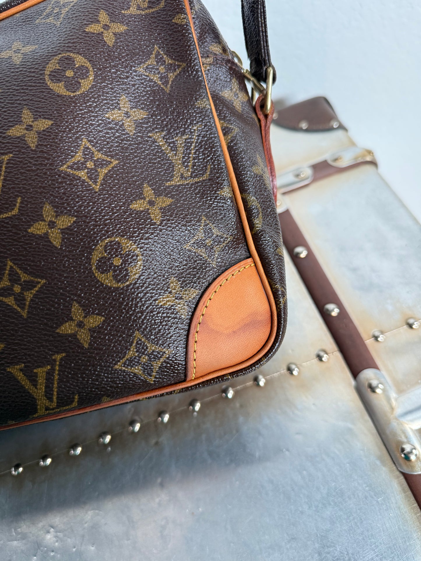 Pre-owned Louis Vuitton Nile PM Monogram Shoulder Bag/ Crossbody Bag