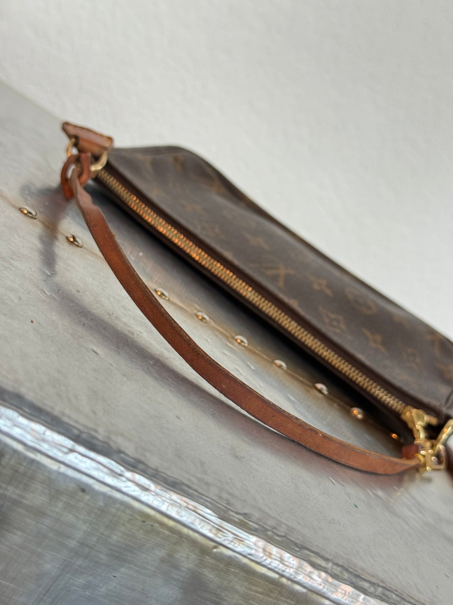 Pre-owned Authentic Louis Vuitton Pochette Accessoires Monogram Shoulder / Handbag