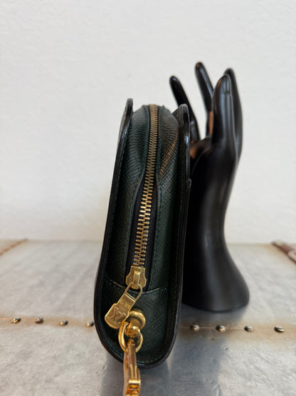 Pre-owned Authentic Louis Vuitton Taiga Baikal Clutch Handbag
