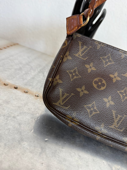 Pre-owned Authentic Louis Vuitton Pochette Accessoires Monogram Shoulder / Handbag