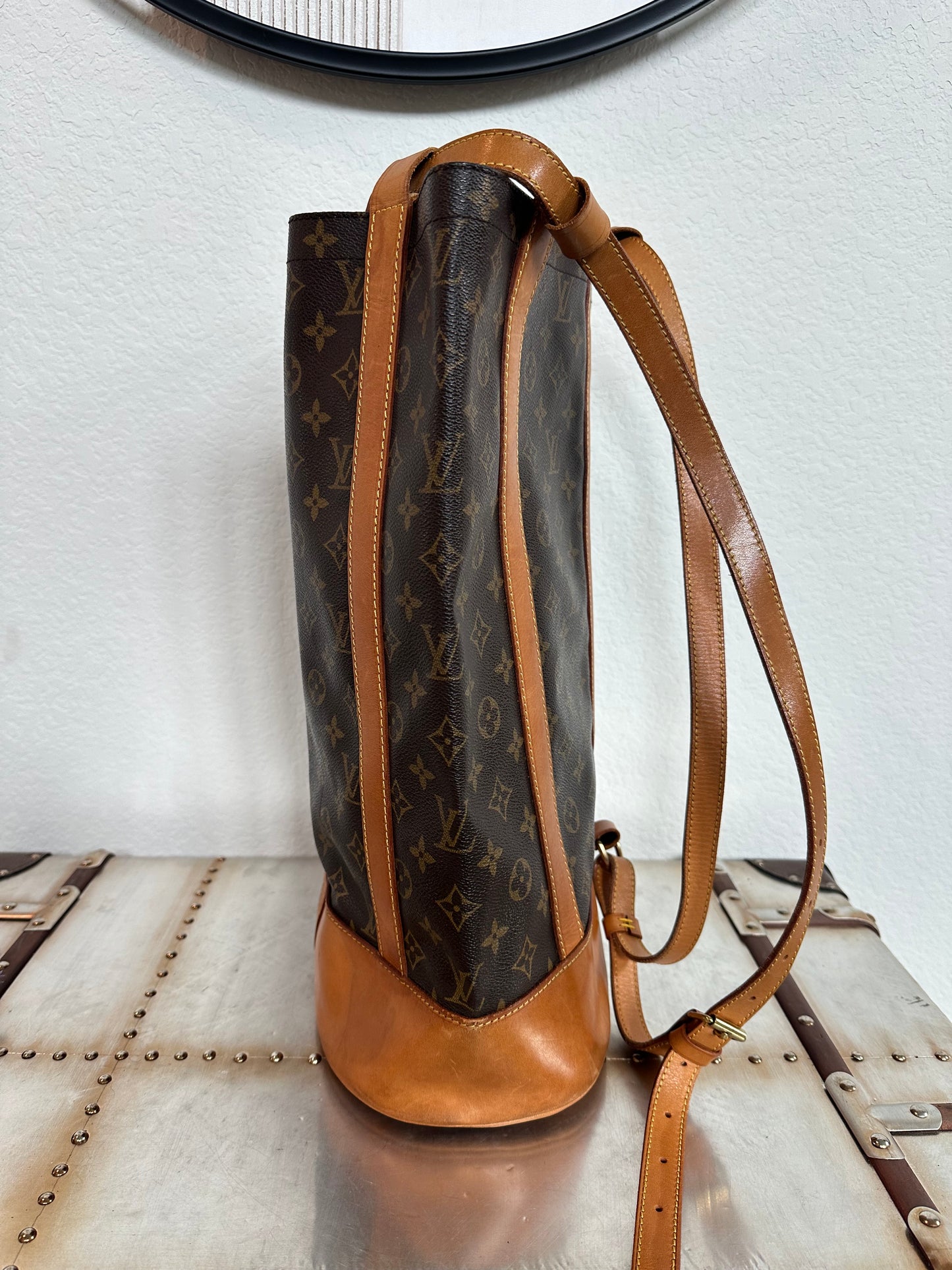 Pre-owned Authentic Louis Vuitton Randonnee GM Monogram Backpack