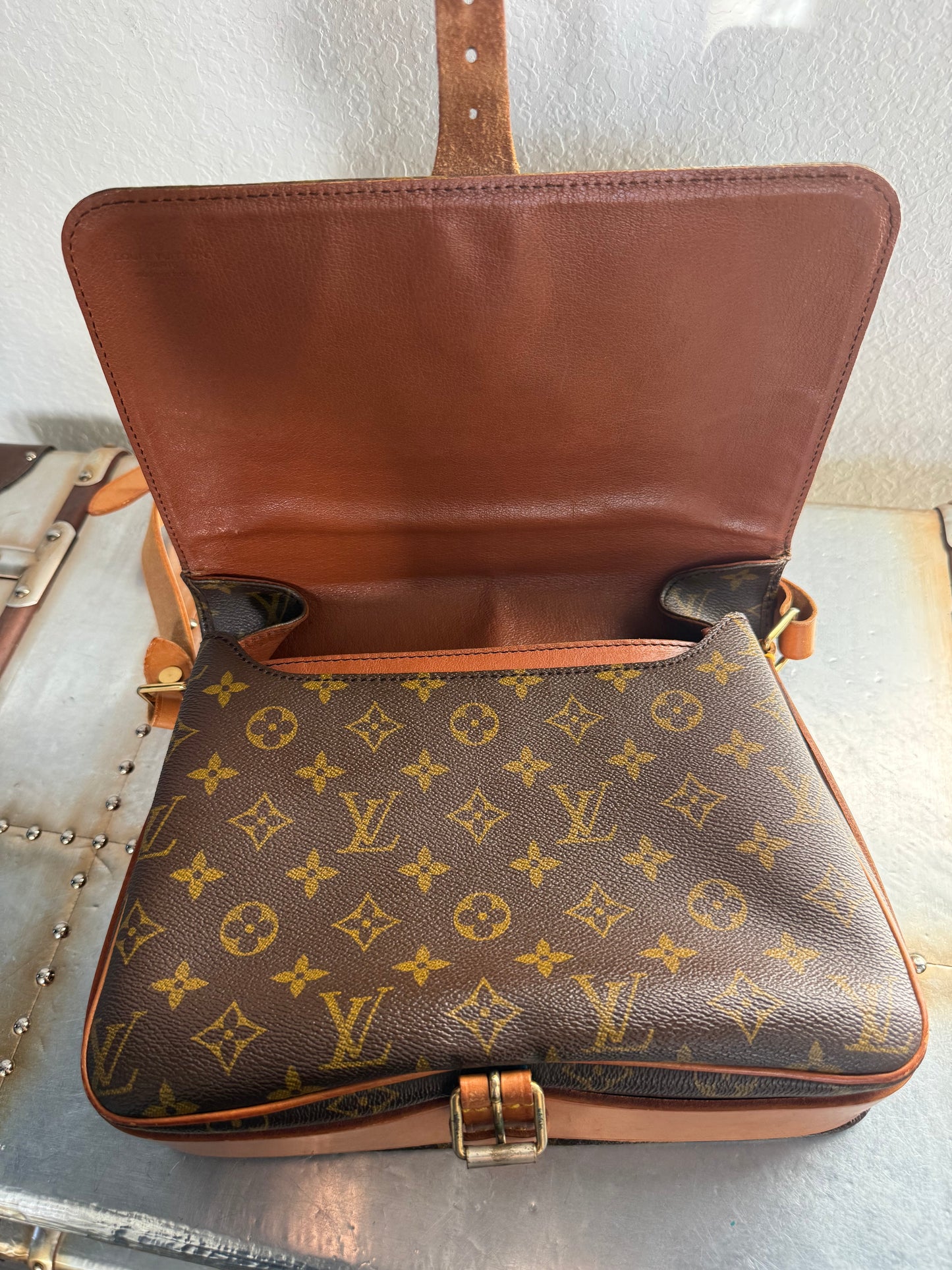 Pre-owned Louis Vuitton Cartouchiere GM Monogram Shoulder / Crossbody Bag