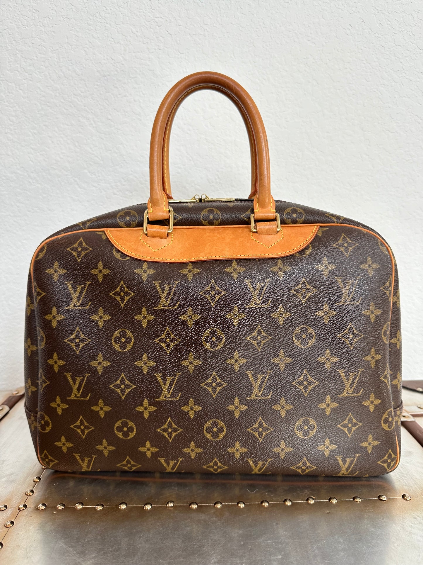 Pre-owned Authentic Louis Vuitton Deauville Monogram Handbag