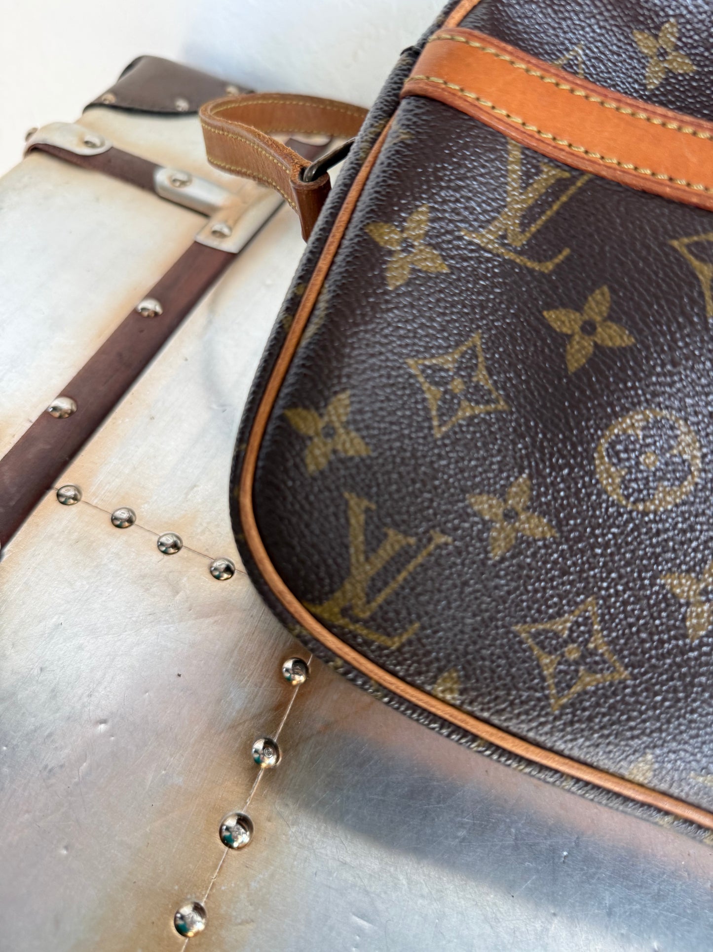 Pre-owned Authentic Louis Vuitton Senlis Monogram Crossbody /Shoulder Bag