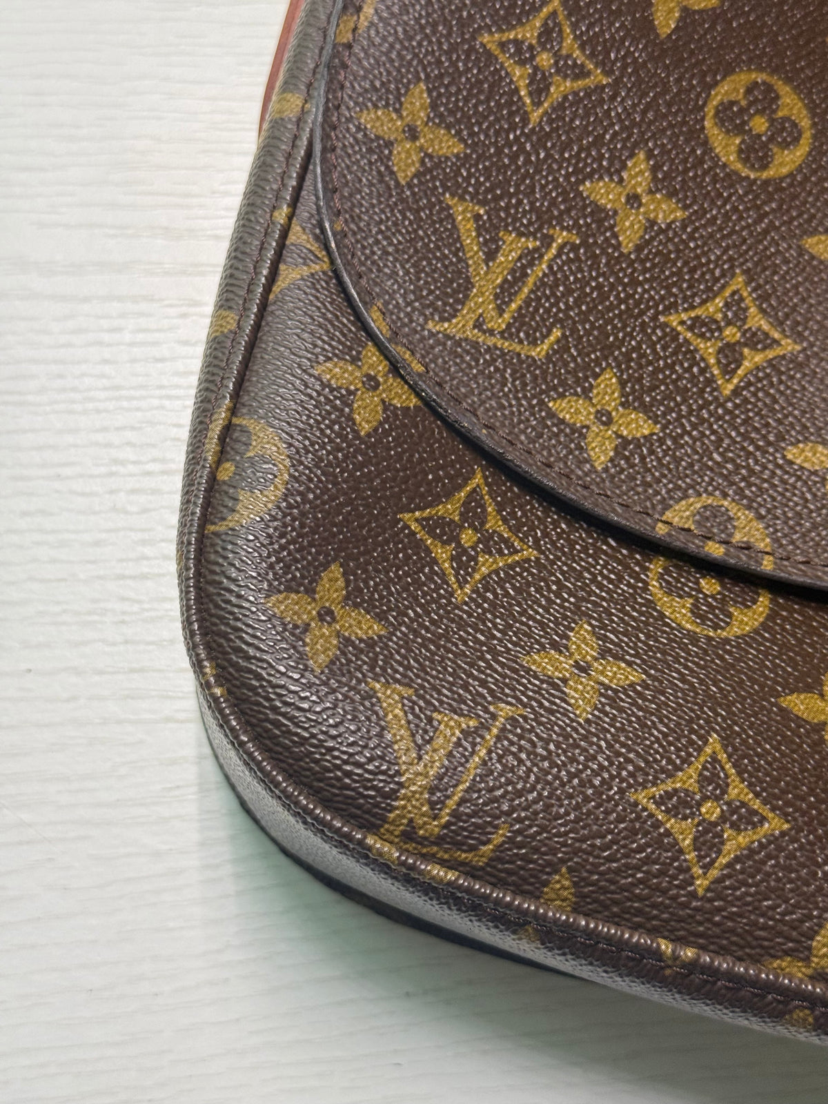 Pre-owned Authentic Louis Vuitton Saint Cloud GM Monogram Crossbody Bag