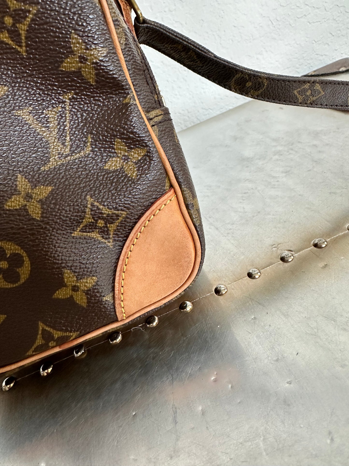 Pre-owned Authentic Louis Vuitton Amazon Monogram Crossbody Bag