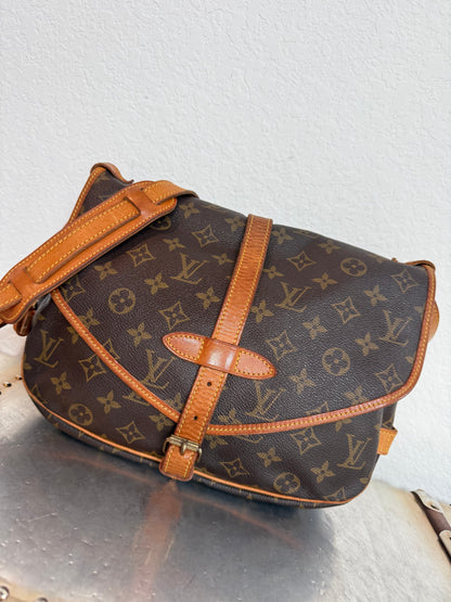 Pre-owned Authentic Louis Vuitton Saumur 30 Monogram Crossbody Bag
