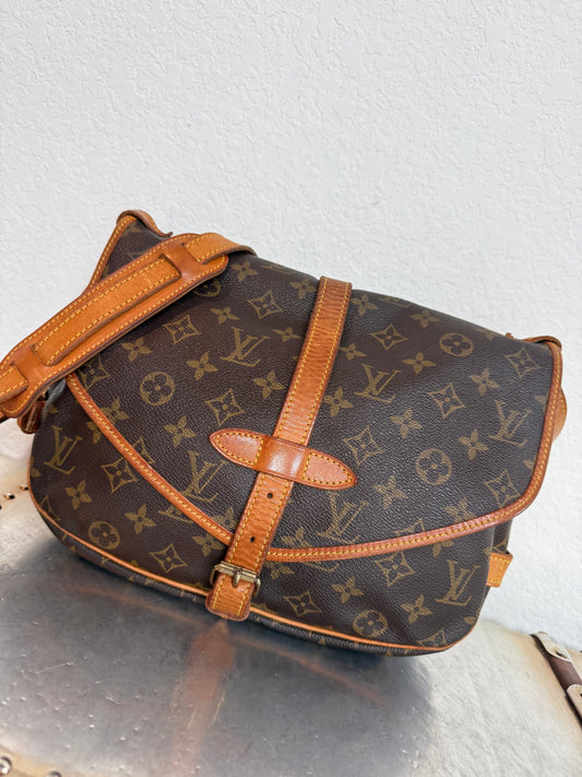 Pre-owned Authentic Louis Vuitton Saumur 30 Monogram Crossbody Bag