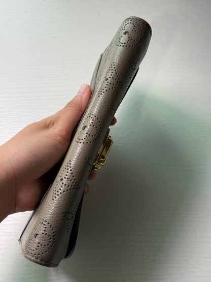 Pre-owned Authentic Louis Vuitton Mahina Amelia long Wallet