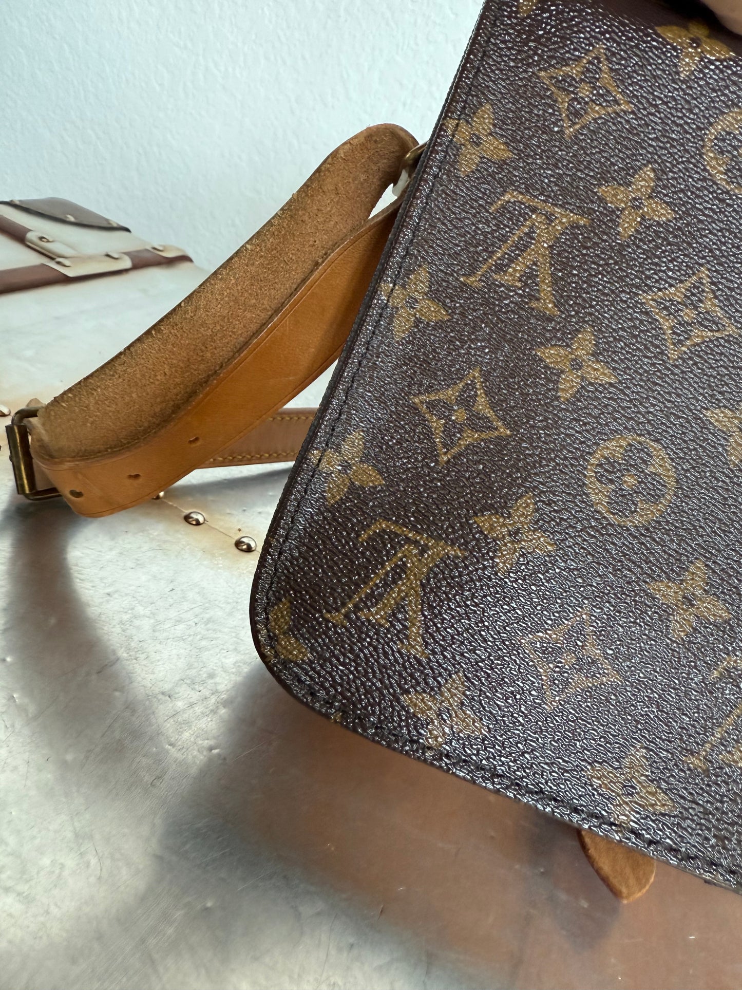 Pre-owned Louis Vuitton Cartouchiere MM Monogram Shoulder / Crossbody Bag