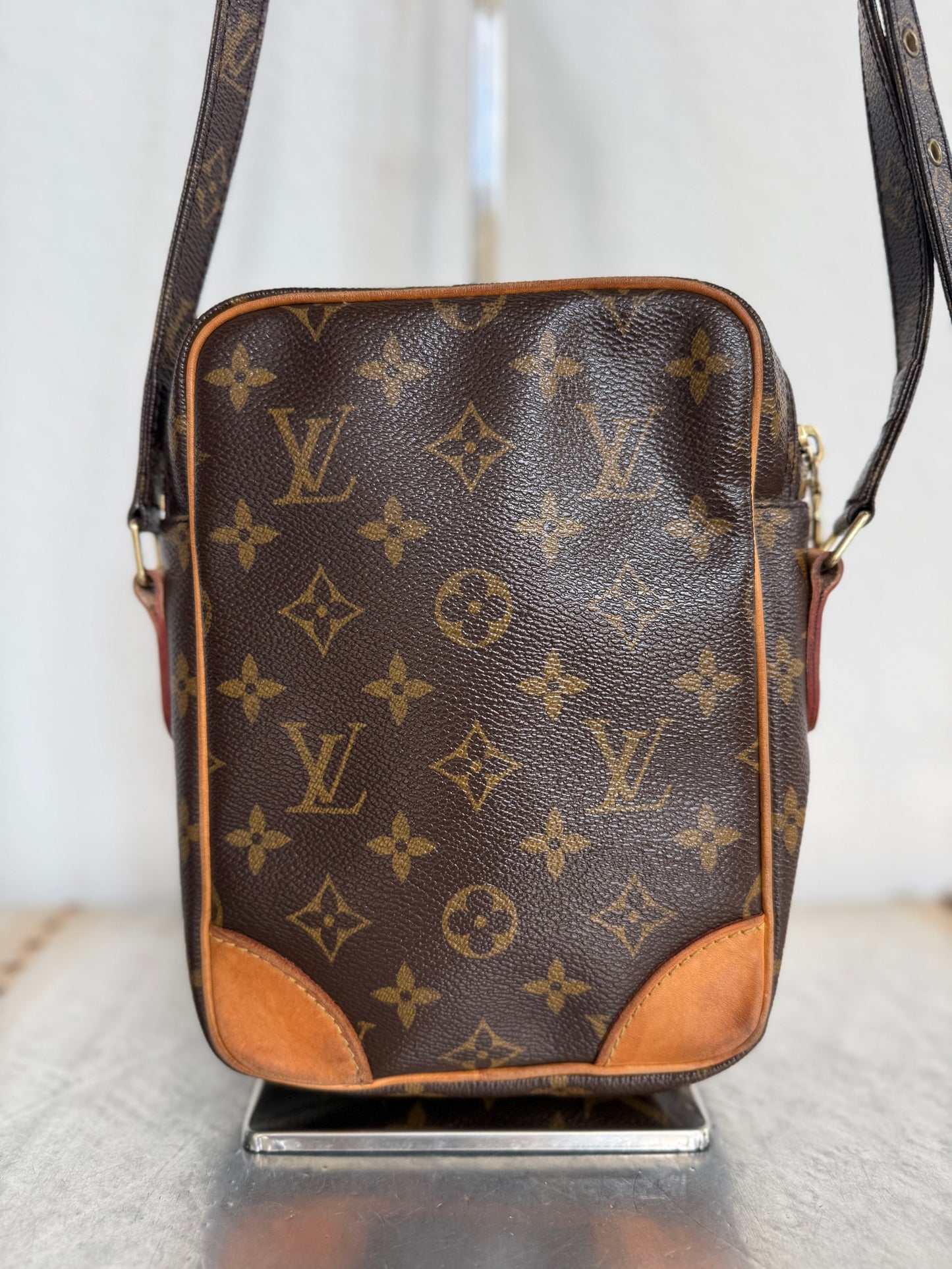 Pre-owned Authentic Louis Vuitton Amazon Monogram Crossbody Bag