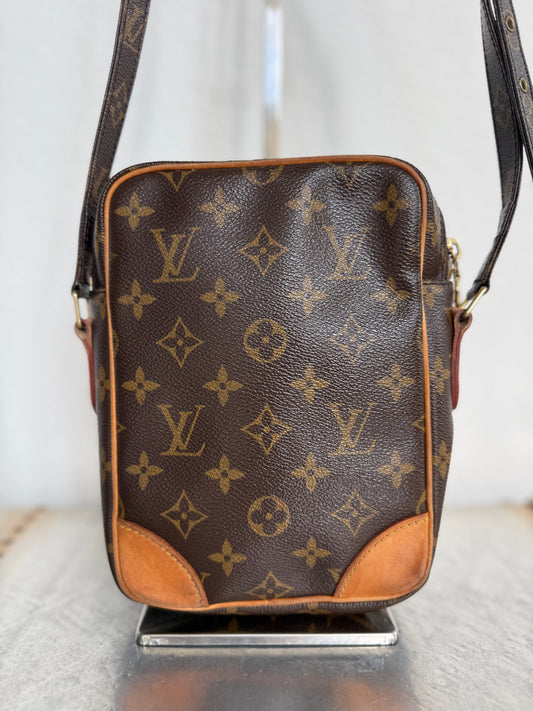Pre-owned Authentic Louis Vuitton Amazon Monogram Crossbody Bag