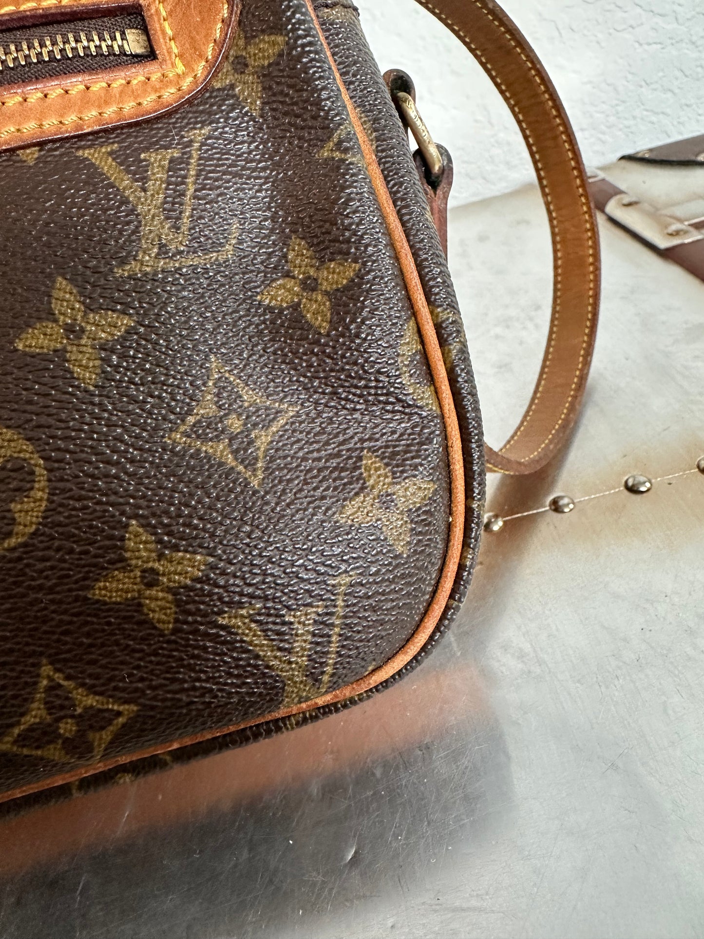 Pre-owned Authentic Louis Vuitton Senlis Monogram Crossbody Bag