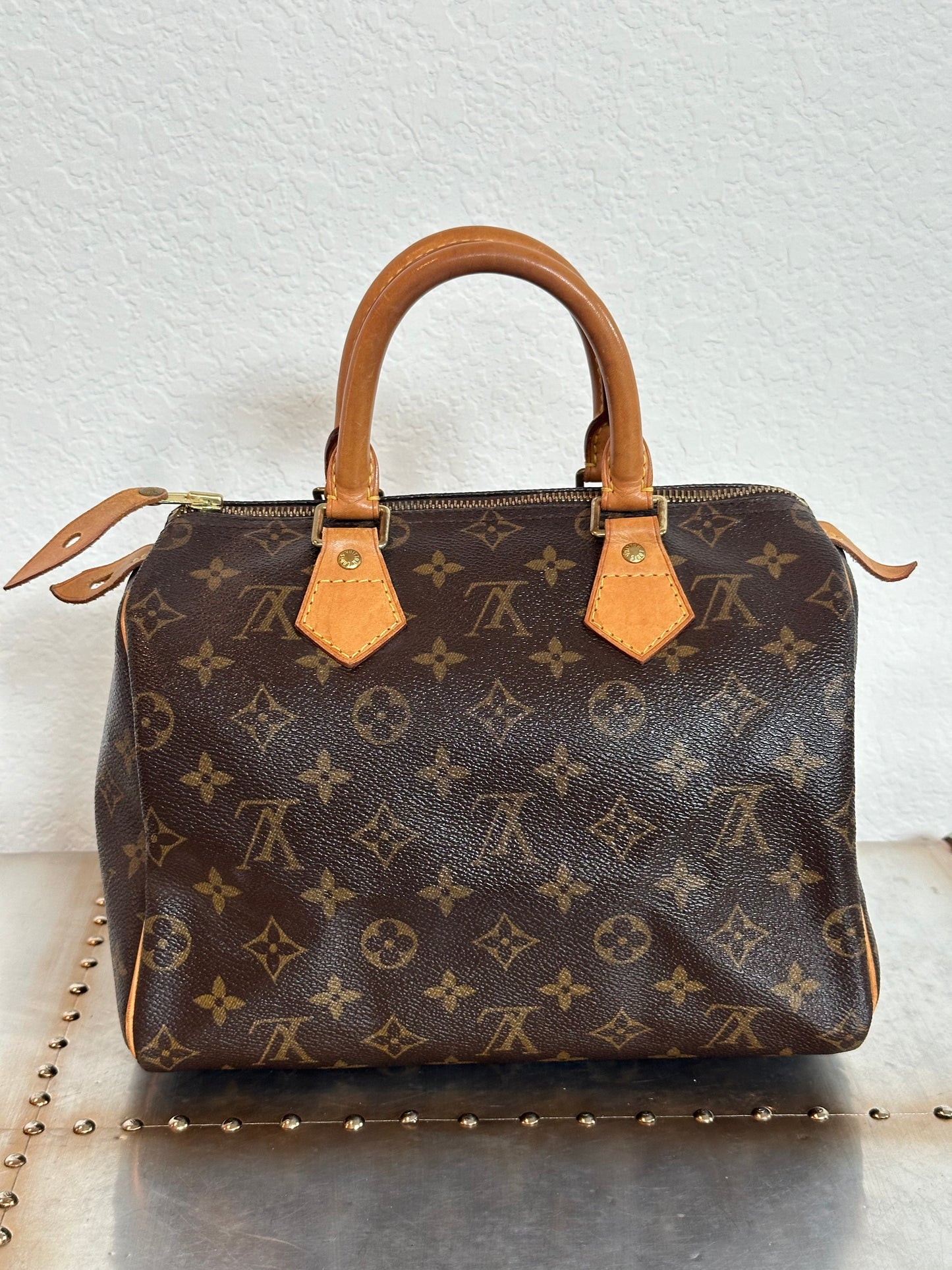 Pre-owned Authentic Louis Vuitton Speedy 25 Monogram Handbag