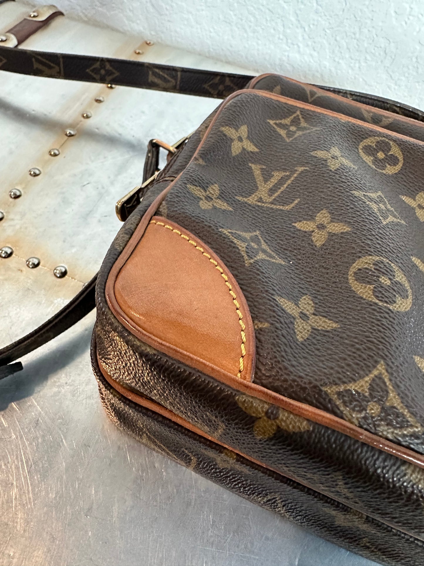 Pre-owned Authentic Louis Vuitton Amazon Monogram Crossbody Bag