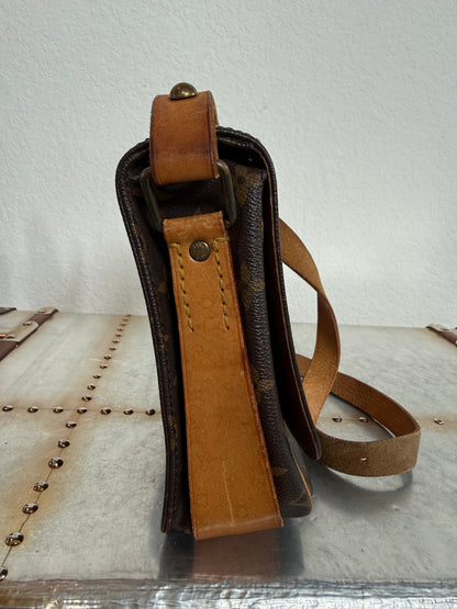 Pre-owned Louis Vuitton Cartouchiere MM Monogram Shoulder / Crossbody Bag