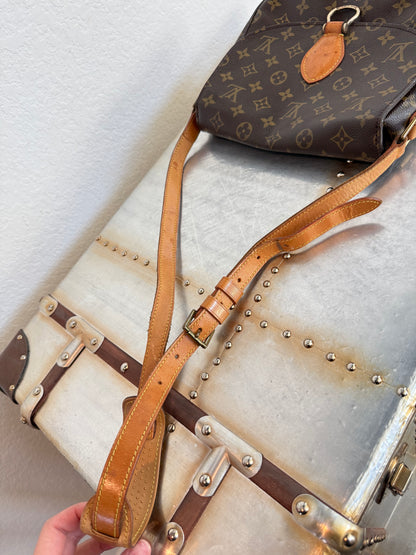 Pre-owned Authentic Louis Vuitton Saint Cloud GM Monogram Crossbody Bag