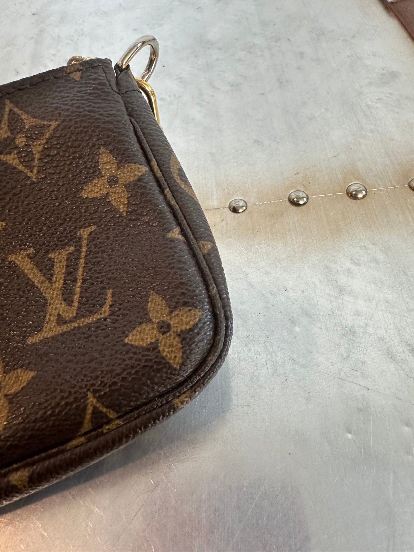 Pre-owned Authentic Louis Vuitton MINI Pochette Accessoires Monogram Handbag