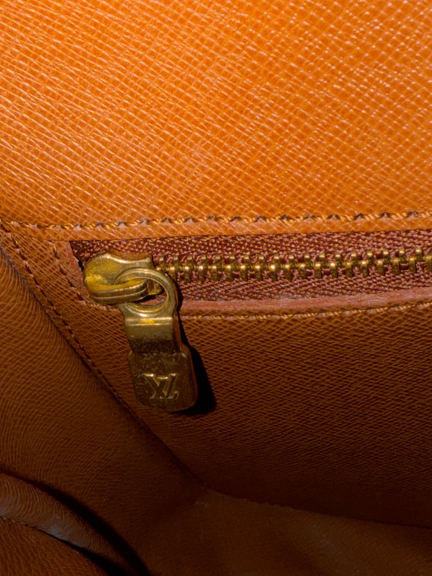 Pre-owned Authentic Louis Vuitton Saint Cloud GM Monogram Crossbody Bag