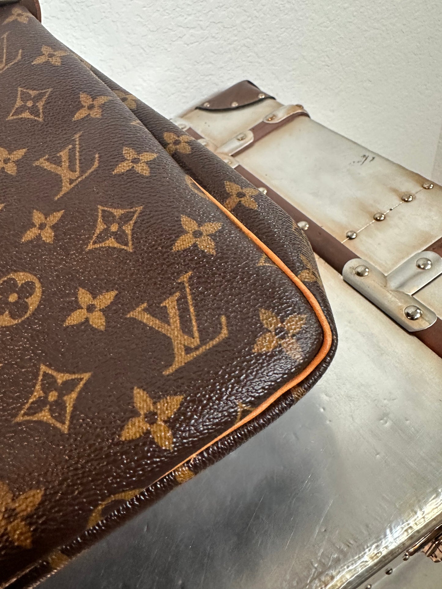 Pre-owned Authentic Louis Vuitton Batignolles Vertical Monogram Shoulder Bag