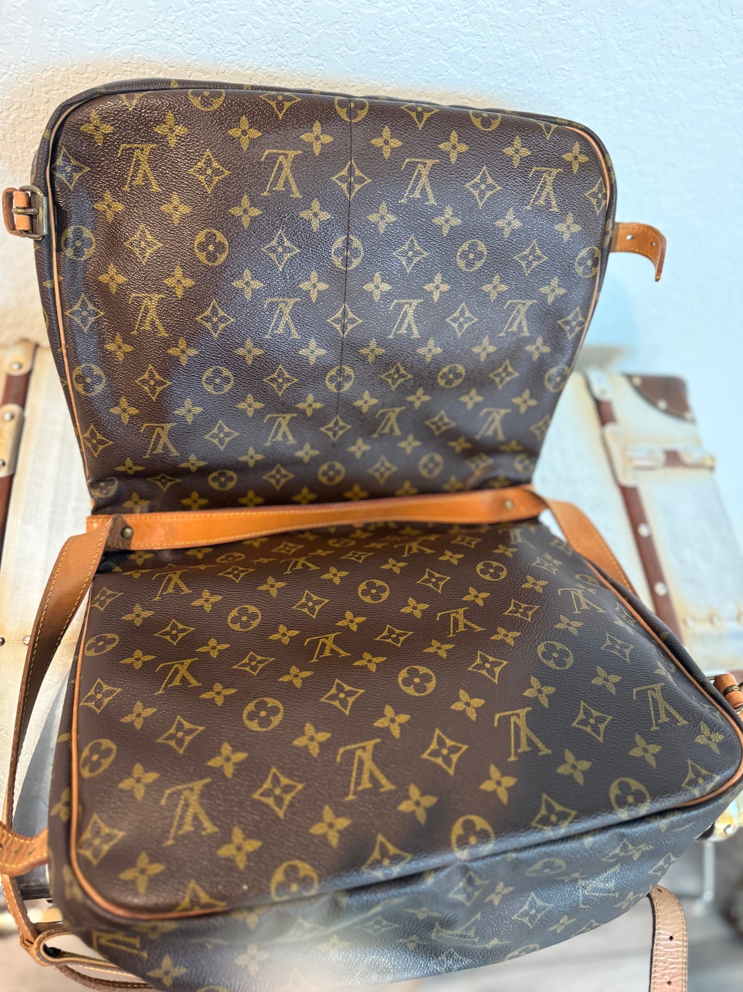 Pre-owned Authentic Louis Vuitton Monogram Saumur 35 Crossbody Bag
